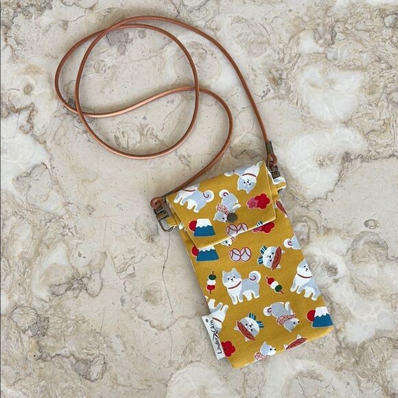 NWOT Linder Chin Cats Printed Cotton & Leather Crossbody Phone Case - Picture 1 of 6